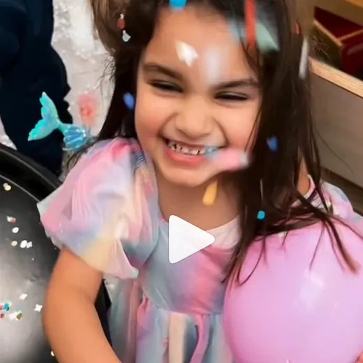 Feest met confetti in de groep